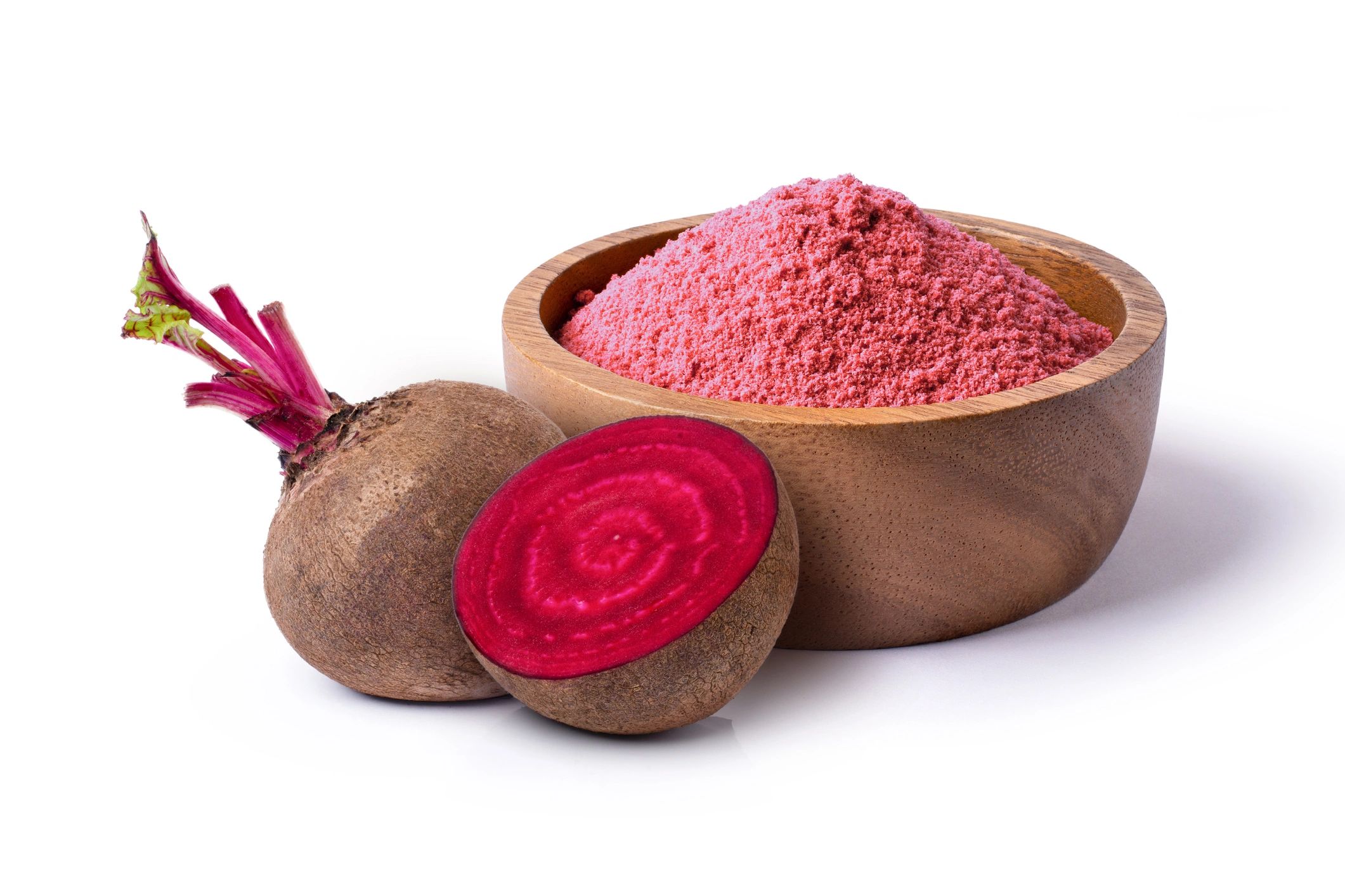 Beetroot powder in a wooden bowl with fresh beetroot